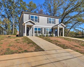Greer Getaway w/ Smart TV ~ 1 Mi to Dtwn! - Greer - Building