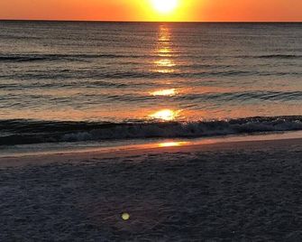 Blue Heron Cottage - Anna Maria Island - Anna Maria - Beach