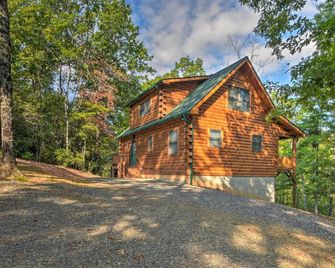 Secluded Cabin with Deck 13 Miles to Downtown Murphy - Murphy - Gebouw
