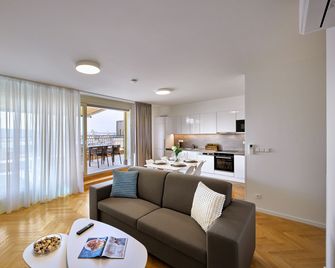 Downtown Suites Rubesova - Prague - Living room