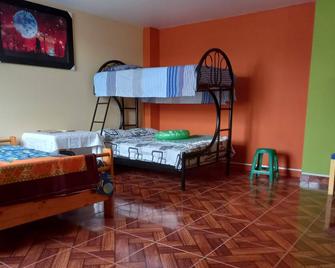 Hospedaje San Miguel para aventureros amantes de la naturaleza Playa Huanchaco - Huanchaco - Camera da letto
