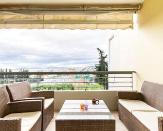 Compact 3 room apartment in Mall Athens. - Marousi - Balcony
