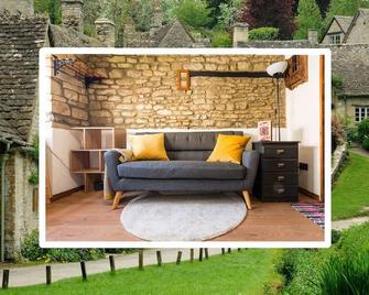 The Folly - Tetbury - Patio