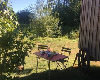 Iris Meadow Cottage - Saussignac - Patio