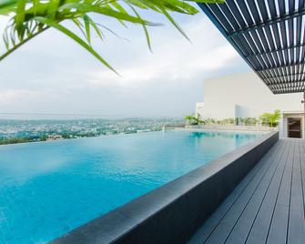 Accra Luxury Apartments @ The Lennox - Acra - Piscina