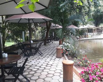 Pousada e Restaurante Recanto do Pico - Santo Antônio do Pinhal - Patio