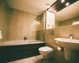 Nevis Bank Inn - Fort William - Bathroom