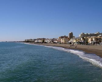 Apartamentos Vicenta Playa Carihuela - Torremolinos - Strand