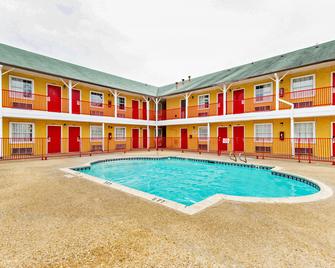 OYO Hotel San Antonio Lackland Near Seaworld - San Antonio - Pool