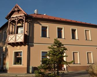 Hotel U Kvapilu - Mnichovo Hradiště - Будівля