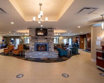 Holiday Inn Express & Suites Pittsburgh Airport By IHG - Pittsburgh - Lobby