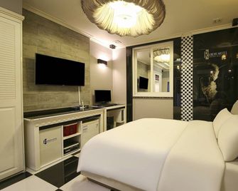 From H Rubens Hotel Mokpo Pyeonghwa Square - Mokpo