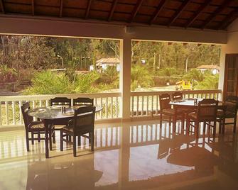 Palm Valley Resort - Madikeri - Balcón