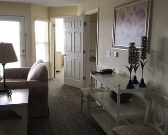 2br Presidential Suite - Kimberling City - Living room