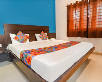 Tulips Residency - Airport - Coimbatore - Schlafzimmer