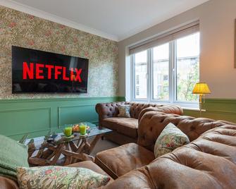 A gem nestled in the heart of Oxford with parking! - Oxford - Sala de estar