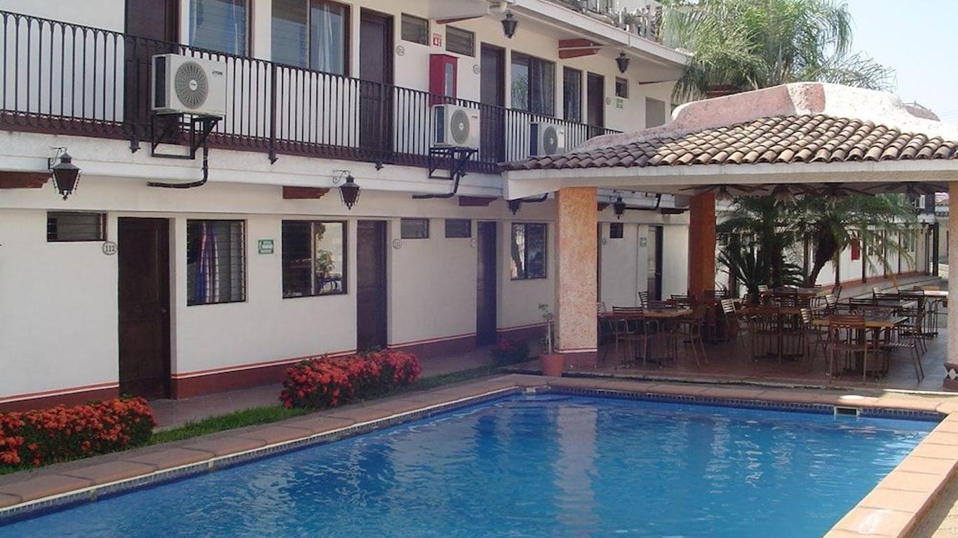 Hotel & Suites Coral