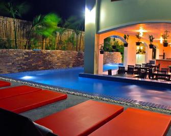Boutique Cambo Hotel - Siem Reap - Piscina