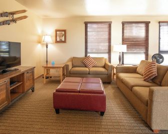 Kingsbury of Tahoe - Stateline - Salon