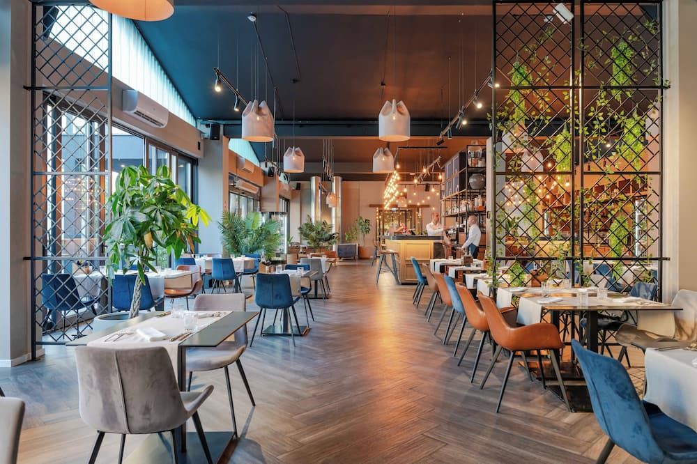 هوتل آميري - زادار - مطعم