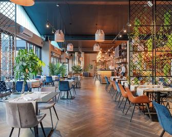 هوتل آميري - زادار - مطعم