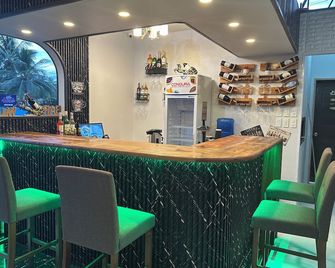 Blue Summer Suites - Dauis - Bar