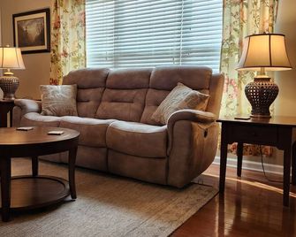 Discover Maryville and the Great Smoky Mountains - Maryville - Sala de estar