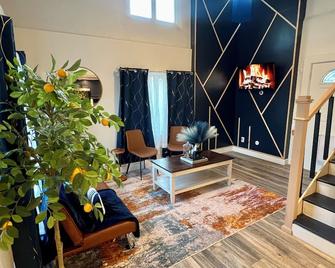 Luxury Mountain Residence Ski resort, Hikes,Golf - Midvale - Living room