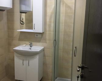 Bakuriani cheap apartment in ski resort - Bakuriani - Bathroom