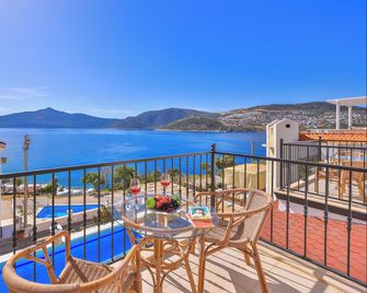 Kuluhana Hotel & Villas Kalkan - Kalkan - Balkón