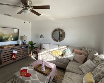 \'Charming Home for your vacation” - Lake Placid - Obývací pokoj
