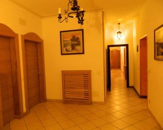 Hotel Vallefura - Rivisondoli - Flur