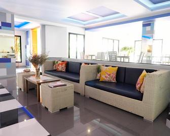 Siri Hotel Phuket - Phuket City - Living room
