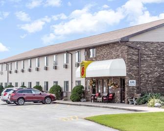 Super 8 by Wyndham Antigo - Antigo - Gebouw
