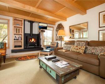 Rmr: La Choumine #2 Condo In Teton Village - Teton Village - Living room