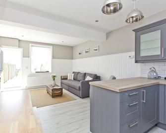 Coastguard Cottage - Bournemouth - Living room