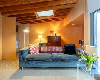 Wodehouse, Eco House - Aldeburgh Coastal Cottages - Aldeburgh - Living room