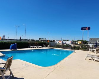 Motel 6 Houston - Nasa - Webster - Πισίνα