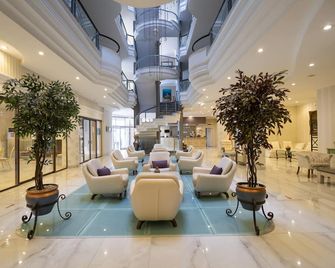 Romance Beach Hotel - מרמריס - לובי