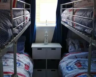 The Beach Hut Home from Home in Leysdown on Sea - Sheerness - Ložnice