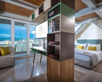 فندق إنفينيتي سيتي البوتيكي - هيراكليون - غرفة معيشة