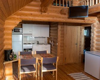 Karelian Country Cottages - Kesälahti - Comedor