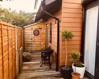 Oak Tree Studio - Marlow - Patio