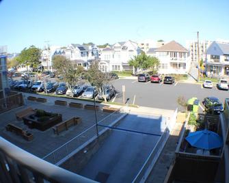 Ocean Block! Close to Boardwalk! - Rehoboth Beach - Balcony