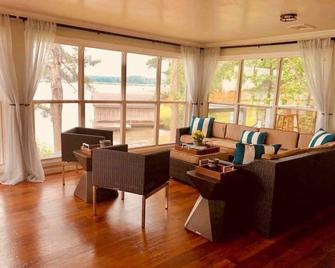 A Modern-Rustic Lake Retreat Get-Away! - Milledgeville - Pokój dzienny