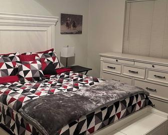 Cozy, quiet 2-bedroom condo in welcoming Delta with WiFi & 1 car attached garage - Delta - Quarto