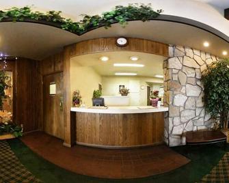 Econo Lodge Near Reno-Sparks Convention Center - Reno - Front desk