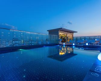 Centra By Centara Avenue Hotel Pattaya - Pattaya - Pool