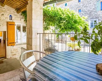 Charming Holiday Home with terrace in Gard - Montclus - Balcony