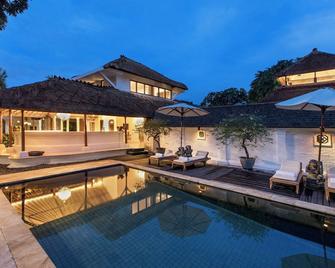 Villa Wantilan Putih - Denpasar - Piscina